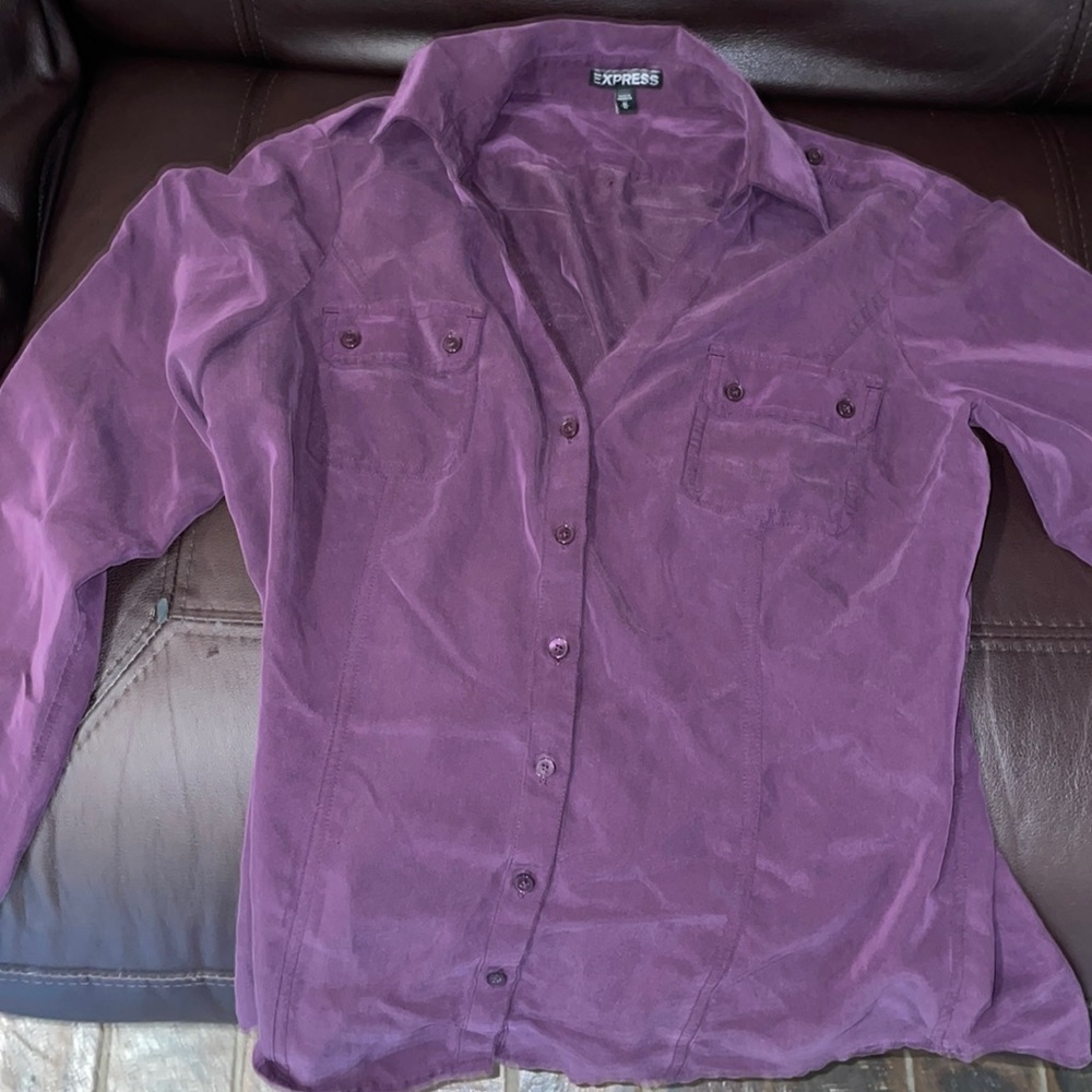 Size medium never worn (no tags) women’s collared button up shirt